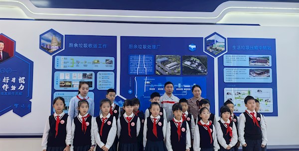 青少年走进垃圾处理一线解锁“垃圾变废为宝”的奥秘